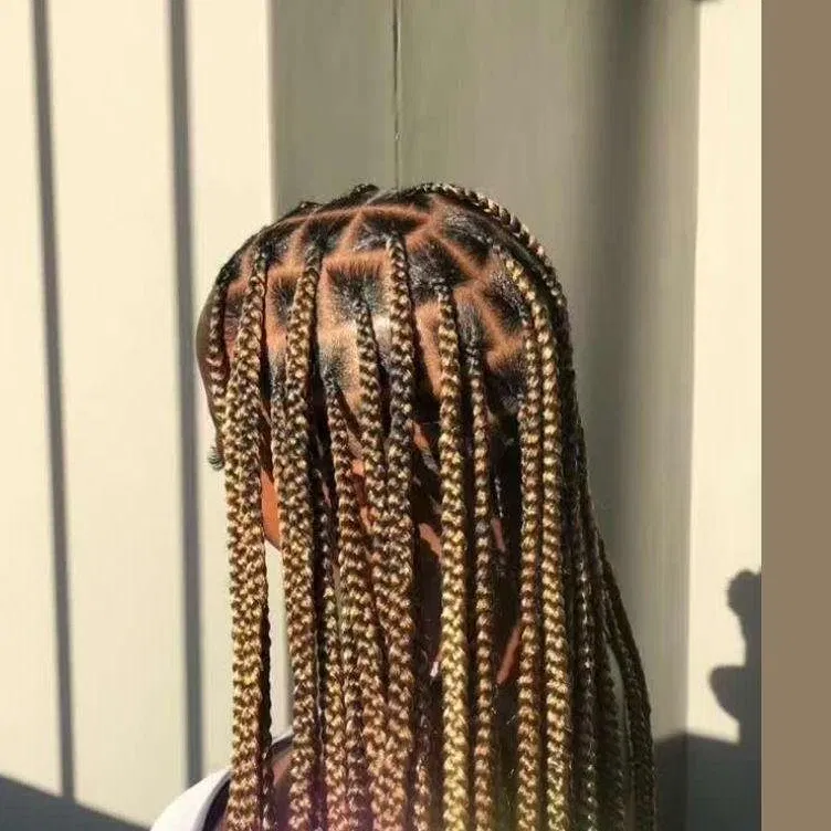 Jumbo Box Braids · 12 Pieces at Zaina’s Hair Studio Berlin